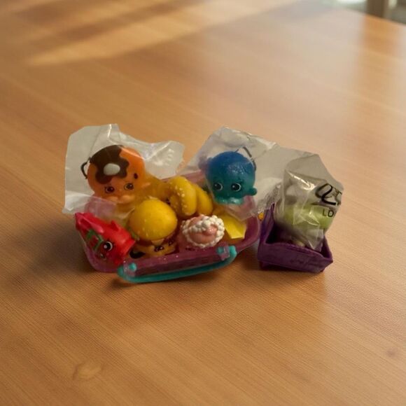 #16 Shopkins Blind Shopping Basket Seasons 1-4 Random Lot Rare Ultra Rare Some - Picture 1 of 12